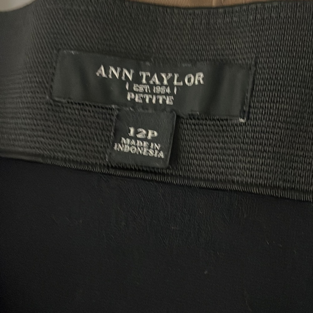 Ann Taylor elastic band black skirt - Picture 2 of 5